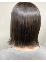 ヴィア(via) 鬼ツヤダークグレージュ×切りっぱなしボブ