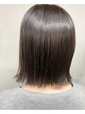 鬼ツヤダークグレージュ×切りっぱなしボブ