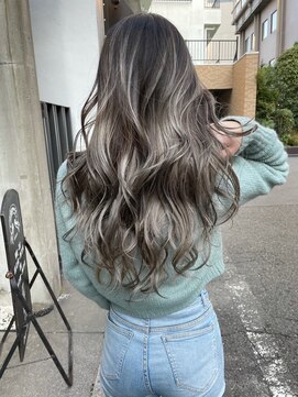 メリー(merry craftsman's factory) 外国人風バレイヤージュ、ハイライトカラーアッシュグレージュ