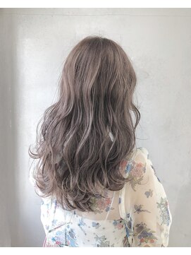 イト(ito.) グレージュウェーブ_くびれヘア_ビタミンカラーメルティカラー