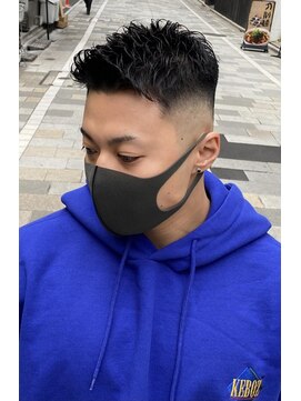 ドルクス 日本橋(Dorcus) アイロンパーマ　フェザーアップでフィットネス　筋トレ