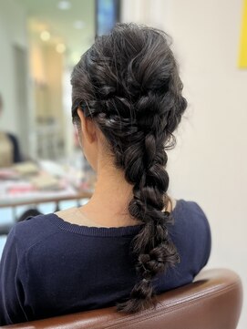 ジラ ヘアアンドメイク(girra HAIR&MAKE) 編み下ろし