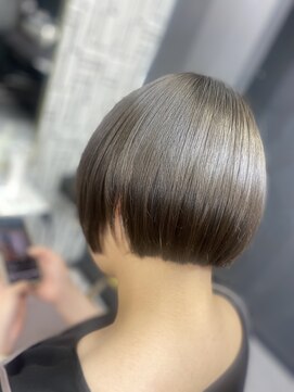 アローズ 久留米店(arose) 20代30代大人かわいいツヤ感前下がりオン眉ショート