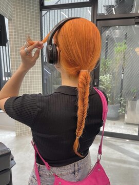 ヴァーディ オモテサンドウ(Vardy omotesando) オレンジカラー・ハイトーンカラー・三つ編み・アレンジ・暖色