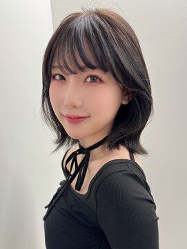 透け前髪の大人暗髪くびれボブ