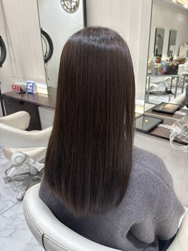 赤みを抑えたブラウン