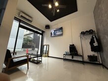 トラスティ(TRUSTY)の雰囲気（広々な店内。JBLのスピーカー4機設置！）