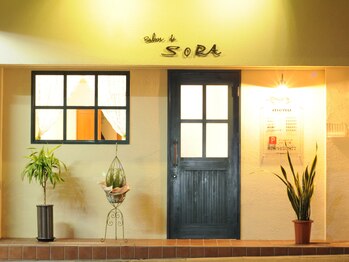 サロンドソラ(Salon de SORA)の写真/木目調で温かい雰囲気の店内と丁寧なカウンセリングが好評で、リピーター続出◎信頼度の高いヘアサロン♪