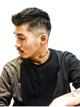 メリケンバーバーショップ コウベ(MERICAN BARBERSHOP KOBE) フェードショートネープレスツーブロックビジカジスタイル