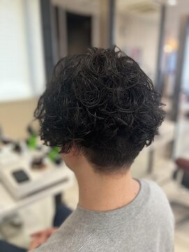 ヘアアンドビューティー クアトロ 戸祭店(QUATRO) メンズパーマ