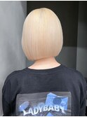 ボブおくれ毛美髪ミディアムホワイトブロンド_ba547242