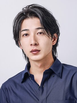 オーシャントーキョーオーバー 渋谷(OCEAN TOKYO OVER) 黒髪ニュアンスフェザーショートセンターパートウルフ