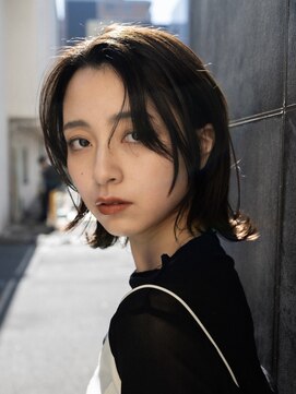 ピズム(PISM) くびれヘア/ダークアッシュ/レイヤースタイル/顔まわりレイヤー