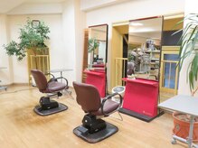 ビ ノーバ美容室の雰囲気（広い店内ですので、周りのお客様を気にせずくつろげます）