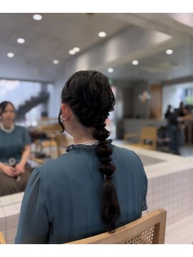 ニーイチイチ(211) 編みおろしヘア/大人ガーリー