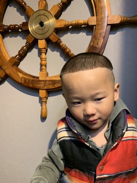 バーバー スタジオ ラフテル(Barber Studio RAFTEL) 細川たかし アップバング フェザーマッシュ  ソフトツーブロック