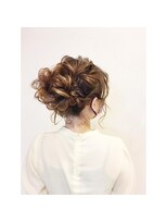 キキ 美容室(KIKI)&nbsp;後れ毛少なめアレンジ★