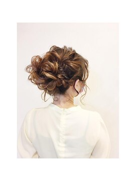 キキ 美容室(KIKI) 後れ毛少なめアレンジ★