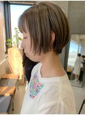 オリーブベージュ、ブリーチオンカラー、ショートボブ、イルミナ