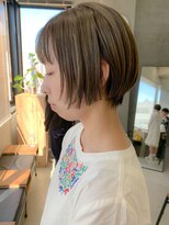 テトヘアー(teto hair) オリーブベージュ、ブリーチオンカラー、ショートボブ、イルミナ