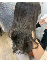 オフィスもOKなブルージュカラー