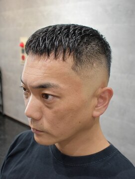 バーバーハウス ラヴィ(Barber House Lavie) ハイフェードカット