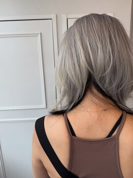 クロエ バイ ラヴィズム 紫竹山店(CLOE by LUVISM) ホワイトカラー ツートンカラー