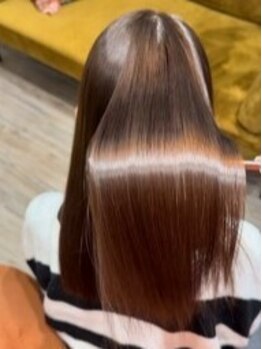 リーアジット(Ly a jitto)の写真/【髪質改善×縮毛矯正】広がり・うねりのお悩みを徹底サポート！独自のケア技術で叶えるワンランク上の艶へ