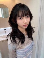 ヒン(HIN) 透け感たっぷりのダークアッシュカラー