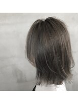 リリ(Riri)&nbsp;ハイライトグラ切りっぱなしボブ