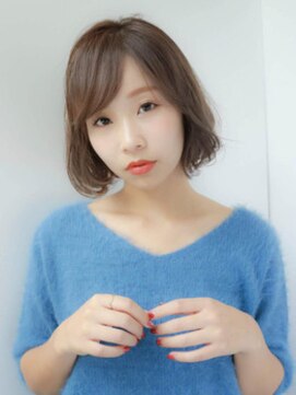 ルティア(Lutia) 毛先カール　ベージュカラー