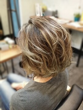 コスメポット(Cosmepot) ブリーチハイライトカラーミルクティーベージュレイヤーカット