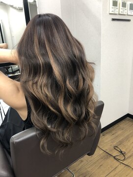 ベルグローアルファ(BELLE GROW ALPHA) シールエクステで作るハイライトバレイヤージュ