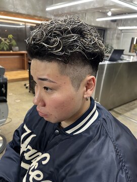 ロンドガルマン 名古屋(Lond GULLMAN) SEIYA指名　極道パーマ　ホワイトメッシュ