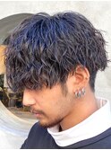 ツイストスパイラルパーマ×刈り上げマッシュで男らしさ◎