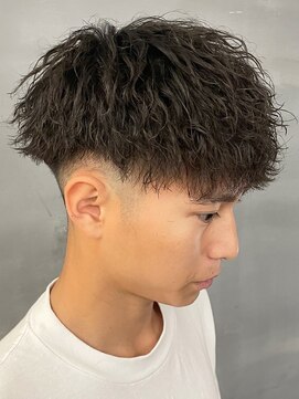 バース バイ ハピネス(BIRTH by happiness) 奈良強め縦落ちツイストスパイラルパーマフェードマッシュ