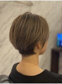 白髪ぼかしカラー×ショートカット【カミケンパセオ】