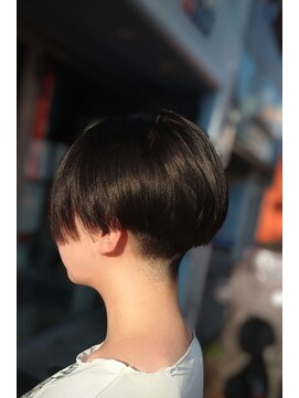 ヘアーメークテスタヴァンティ (Hair make Testavanti) 前下がりショート×刈り上げ