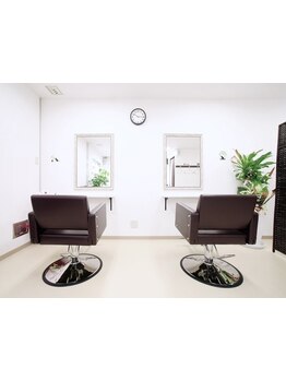 【下松】2席のみ×白を基調とした心地良い空間♪マンツーマン施術なので気になる髪のお悩みもご相談下さい