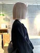ミュー(miμ)&nbsp;ハイトーンベージュ×切りっぱなしボブ