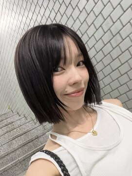 山野愛子美容室 銀座店 ショート艶髪切りっぱなしボブモードスタイル
