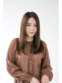 セミウェットな艶やかストレートロング