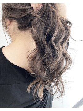 アライブ キチジョウジ(ALIVE Kichijoji) 【ALIVE吉祥寺】ブリーチ一回で出来るグレージュハイライト