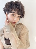 フワフワパーマの耳掛け丸みショートボブ
