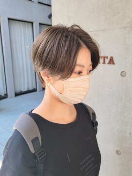 アムリタ 三鷹(AMRITA) 耳掛けハンサムショートボブ