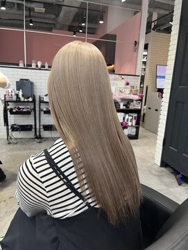 リーオオサカ(Lee Osaka) ミルクティーベージュ×東芽生