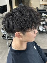 ヒュイル バイ ニアウ(Hwyl by Niau) ツイストスパイラルパーマメンズカットパーマシャドウマッシュ