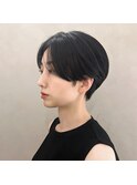 ひし形シルエットのストレートハンサムショート
