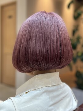 ラベンダーピンク×前下がりボブ