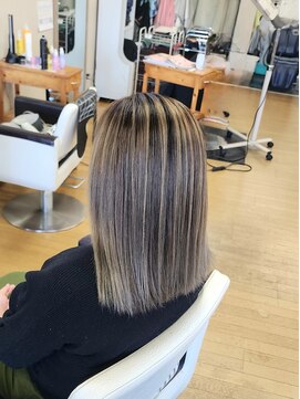 エアタッチオリーブベージュバレイヤージュ